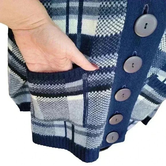 J.J. Browne Cardigan Sweater / Oversized, Blue Plaid/ Large Buttons / Size M - Picture 6 of 7